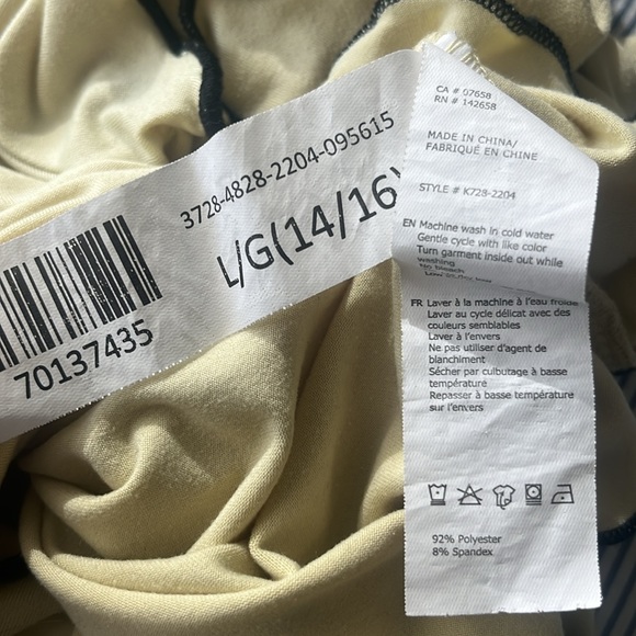 Hi, selling this bonny shirt for kids in size L. - Picture 4 of 5